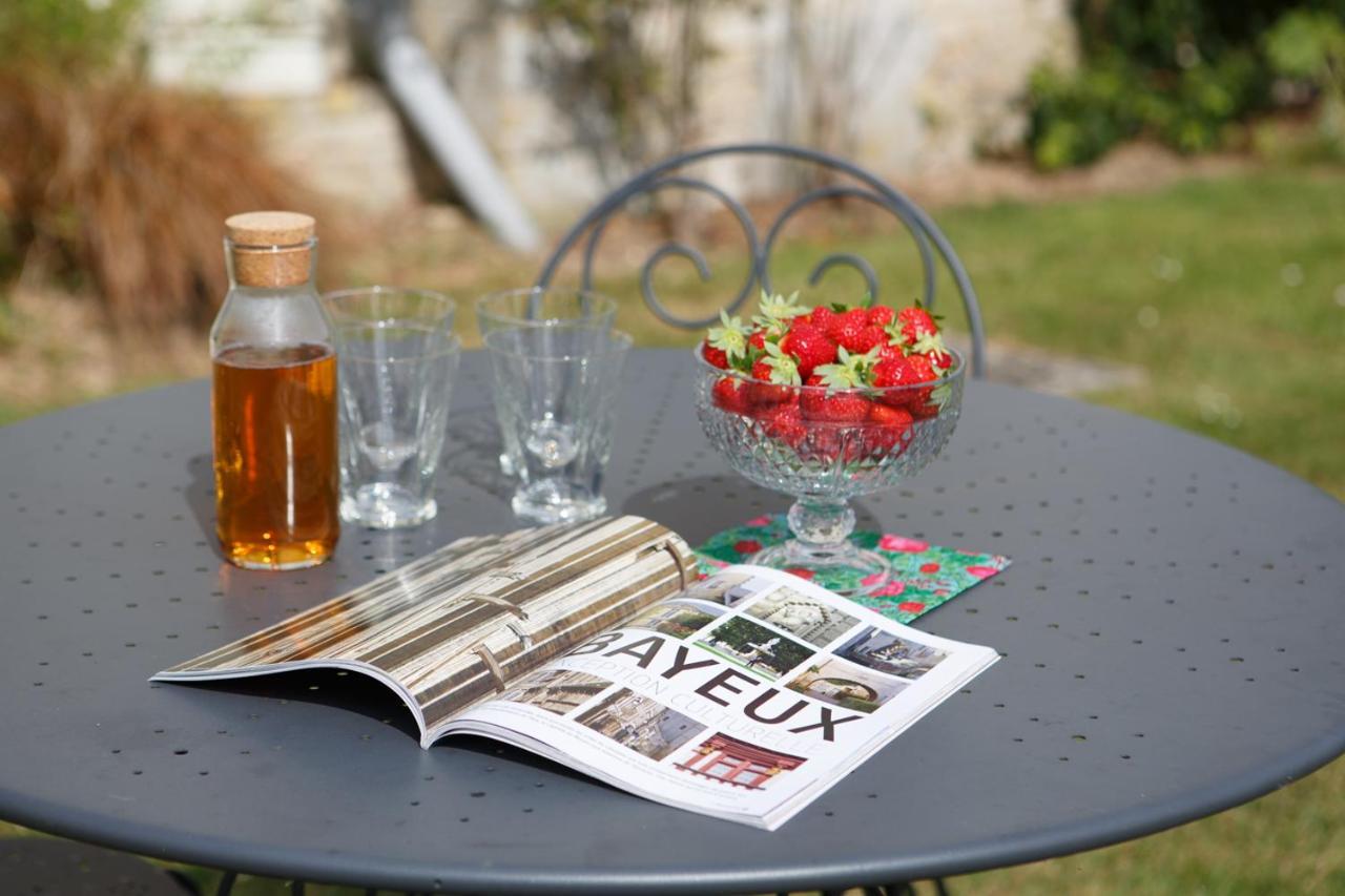Le Clos Poulain: Charming Gîtes and Family B&B near Bayeux Nonant Exterior photo