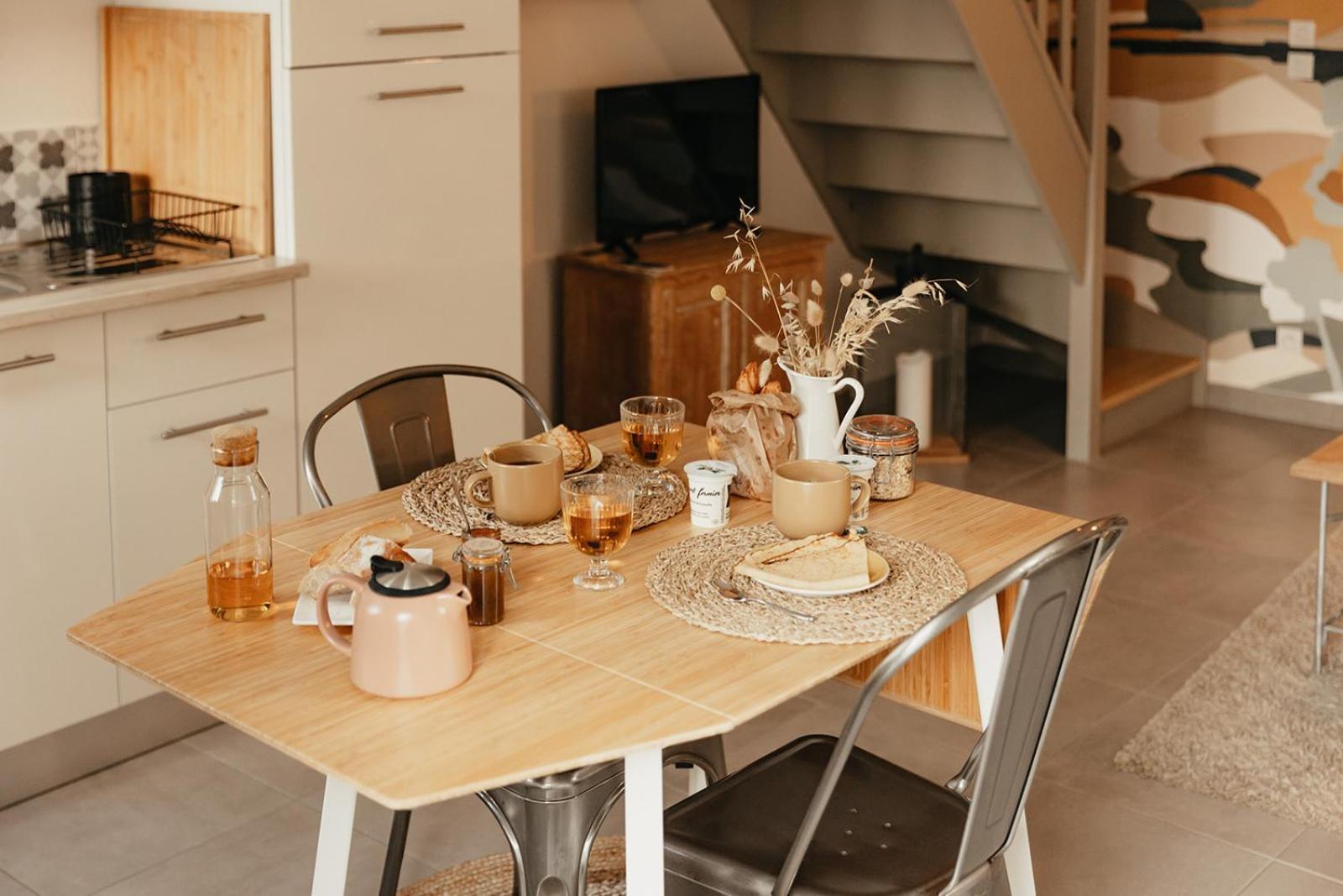 Le Clos Poulain: Charming Gîtes and Family B&B near Bayeux Nonant Exterior photo